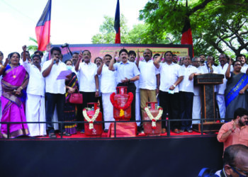 DMK stages protests in TN seeking rollback of hike in fuel prices