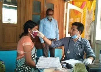 Odisha doctor does a Superstar ‘Sivaji’, opens ‘One Rupee’ clinic for poor people