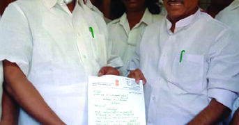 Ahead of trust vote, two more Cong MLAs desert sinking ship