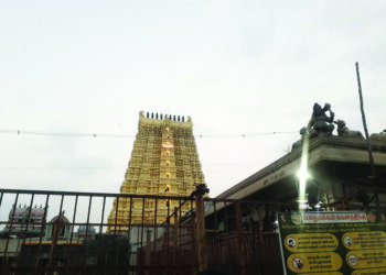 Kanchi pontiff worships in Sri Ramanathaswamy temple amid tiff between priests