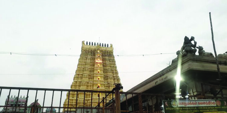 Kanchi pontiff worships in Sri Ramanathaswamy temple amid tiff between priests