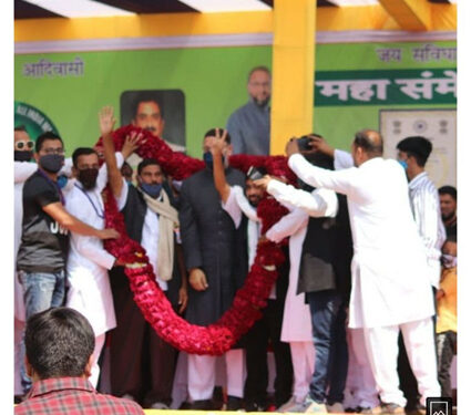 Host farmers at your house like you treated Obama, repeal agri laws: Owaisi to PM