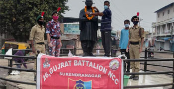 To celebrate 75 years of Independence, NCC cadets of Gujarat undertake cleanliness drive of statues in state