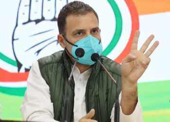 Rahul takes a dig at Govt of  privatising profit & nationalising loss; supports bank strike