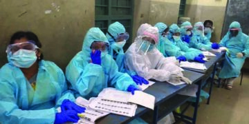 DMK MP Kanimozhi, other COVID-19 affected people in TN vote wearing PPE kit