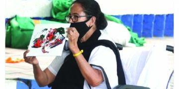 Mamata stages dharna in Kolkata to protest EC’s move to ban her campaign for 24 hrs