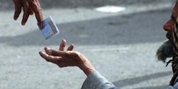 SC asks Centre, Gujarat, 3 other states to respond on plea seeking repeal of provisions criminalising begging