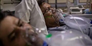 Rajkot hospitals complain of acute shortage of oxygen; 2 patients die, allege kins