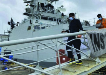 INS Kochi brings 125 rescuees from barge P305 to Mumbai