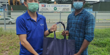 Tamil youth wins hearts online for helping visually-impaired man in Singapore