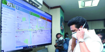 COVID-19: TN CM inspects UCC at night