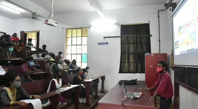 No exams: Gujarat govt announces merit-based progression for college students