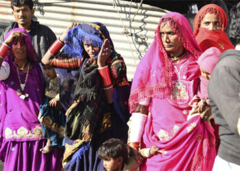 MHA invites forms for Indian citizenship from non-Muslim refugees from Afghan, Pak, Bangladesh residing in 13 dists of Gujarat & 4 other states