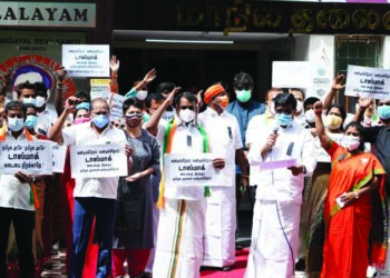 BJP slams DMK’s ‘double standards’ over liquor outlets, holds statewide protests