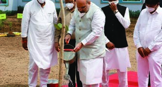 Amit Shah holds meetings with Gujarat govt officials, BJP functionaries