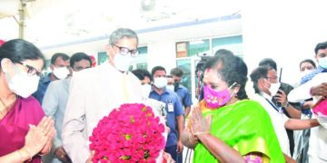 CJI NV Ramana accorded warm welcome in Telangana, AP; offers prayers at Tirumala