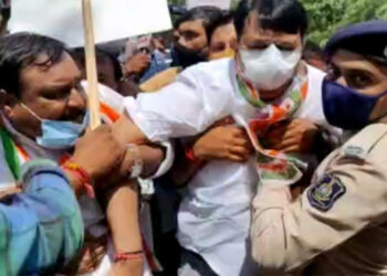 Over 100 Gujarat Cong leaders, workers detained for joining countrywide protests on fuel prices