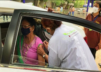 Gujarat crosses 2-crore mark in administering COVID-19 vaccine doses: CM Rupani lauds health workers