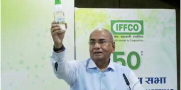 MoS Fertiliser takes stock of IFFCO’s nano urea plant at Kalol in Gujarat