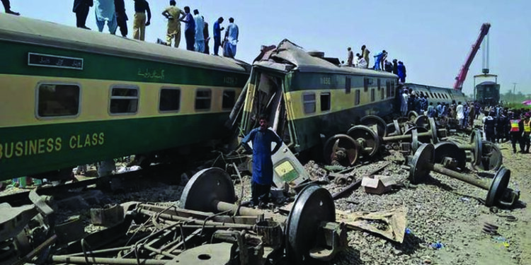 2 passenger trains collide in Pakistan; 30 killed, 50 injured