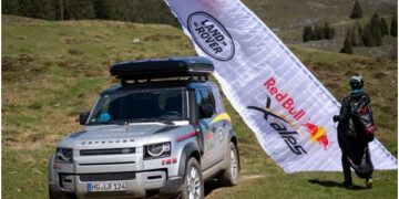 Land Rover Defender supports the world’s toughest adventure race – Red Bull X-Alps 2021