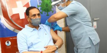 Gujarat govt sets COVID-19 vaccination deadline for professionals in 18 curfew-bound cities