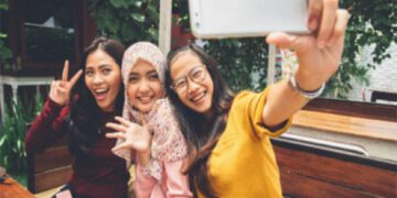 To stop accidents in tourist spots, Dang dist makes clicking selfies a criminal offence
