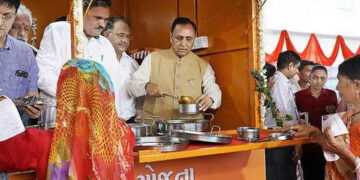 Food for thought: SC orders state govts, UTs to open up community kitchens for migrant labours immediately