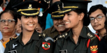 Two woman Army officers selected to train as combat pilots
