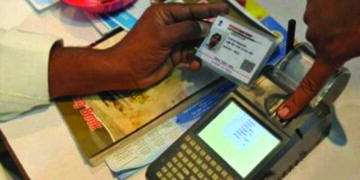 People can now update mobile numbers on Aadhaar at their doorstep with help of postman