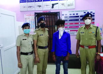 Swift action by two RPF women constables saves life of a passenger at Salem Junction