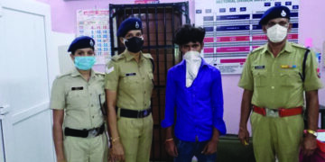 Swift action by two RPF women constables saves life of a passenger at Salem Junction