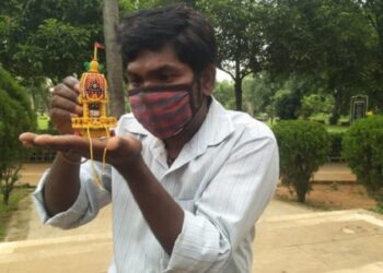 Ahead of Rath Yatras, motor mechanic makes mini chariots of Lord Jagannath, Balabhadra & Subhadra using food grains