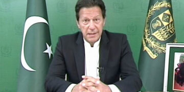 Panama scam: Pak PM names ‘common friend’ who offered Rs 1K cr bribe to withdraw case against Nawaz Sharif