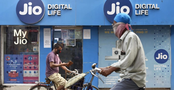 Recharge now pay later: Jio launches ’emergency data loan’ facility