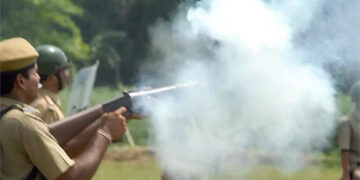 Kalol cops fire tear gas to disperse two warring communities