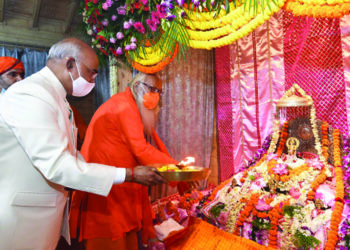 President visits Ayodhya temple construction site, offers prayers to Ram Lalla