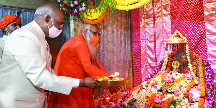 President visits Ayodhya temple construction site, offers prayers to Ram Lalla