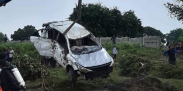 Naval diving team retrieves one body with sunken car in Rajkot village