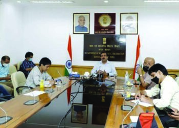 Direct retailers to display edible oil prices prominently; act against hoarding: Centre tell states