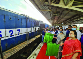 Western Railway puts economy on fasttrack: 1st ‘textile parcel’ special train flagged off from Surat in Gujarat to Bihar