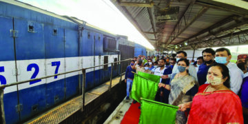 Western Railway puts economy on fasttrack: 1st ‘textile parcel’ special train flagged off from Surat in Gujarat to Bihar