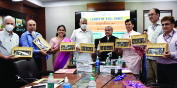Union Minister Tomar launches ‘Amul Honey’