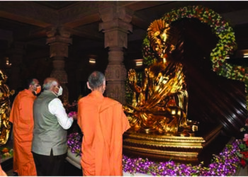 CM pays obeisance at Swaminarayan Akshardham temple in Gandhinagar 