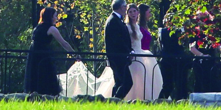 Bill, Melinda Gates walk daughter Jennifer Gates down the aisle