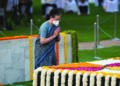 Birth anniversaries: Cong leaders Sonia, Rahul pay tributes to Mahatma, Shastri
