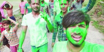 Despite EC order, TMC celebrates Didi’s win in Bhabanipur
