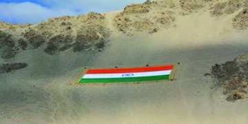World’s largest Khadi national flag, weighing 1,000 kg, unveiled in Leh