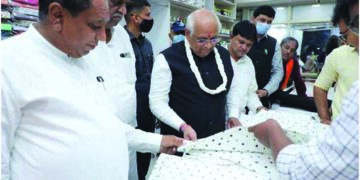 Azadi ka Amrit Mahotsav: Gujarat gave a big boost to Khadi sale on Gandhi Jayanthi; records Rs 3.25 crore sales