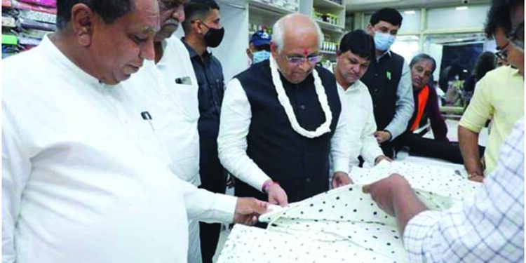 Azadi ka Amrit Mahotsav: Gujarat gave a big boost to Khadi sale on Gandhi Jayanthi; records Rs 3.25 crore sales